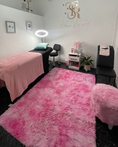 Lash Room Inspo Pink, Pink Esthetician Room Ideas, Lash Room Decor Pink, Pink Lash Room Ideas, Lash Room Inspiration, Lash Tech Room Ideas At Home, Pink Esthetician Room, Pink Lash Room, Lash Tech Room Ideas