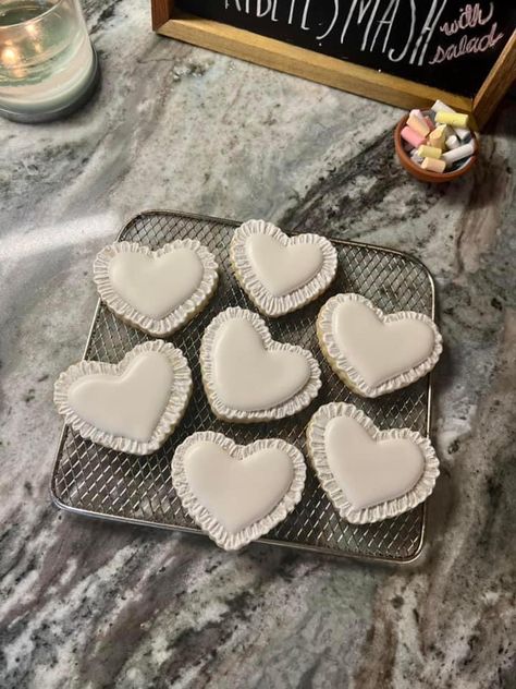 Cookies For Work, Wedding Manifestation, Cute Food Ideas, Valentine Cookie, Secret Secret, White Icing, Seasonal Treats, Wedding Shower Ideas, Heart Cookies