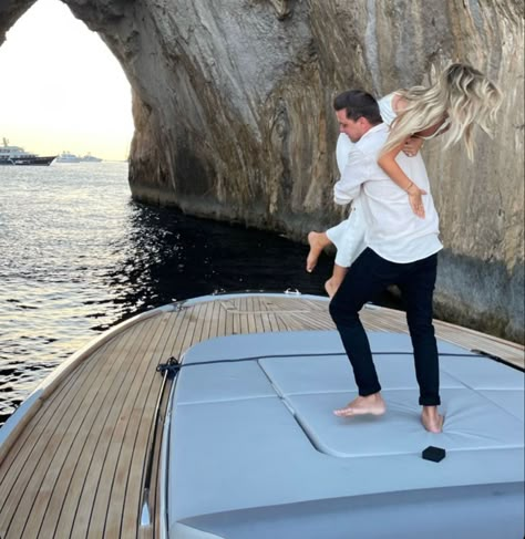 Engaged Aesthetic, Boat Proposal, Proposal Aesthetic, Engagement Aesthetic, Luxury Couple, Shotting Photo, Dream Engagement, Future Lifestyle, Dream Lifestyle