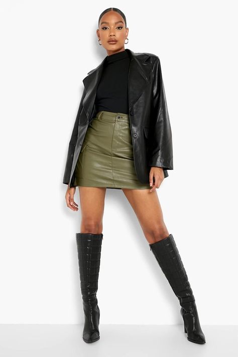 Green Leather Skirt Outfit, Pleated Leather Skirt Outfit, Green Mini Skirt Outfit, Leather Mini Skirt Outfit, Green Leather Skirt, Army Green Skirt, Womens Cargo, Colour Clash, Olive Skirt