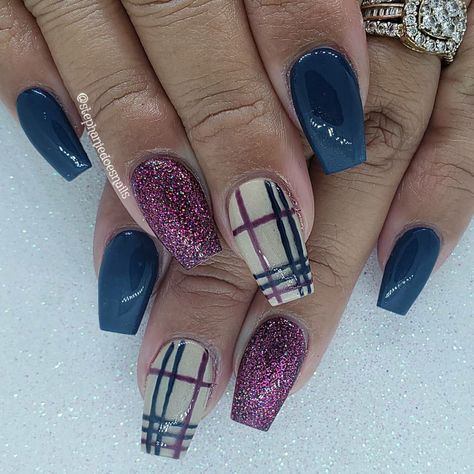 Plaid accent Fall Nails Plaid Accent, Purple Plaid Nails, Winter Plaid Nails, Fall Plaid Nail Designs, Blue Plaid Nails, Plaid Nail Design, Flannel Nails, Burberry Nails, Argyle Nails