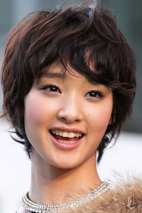 Woman Short Hair, Japanese Short Hair, Beyonce Hair, Short Hair Cuts For Round Faces, Dunner Wordend Haar, Chinese Woman, Asian Haircut, Asian Short Hair, Natural Hair Styles Easy