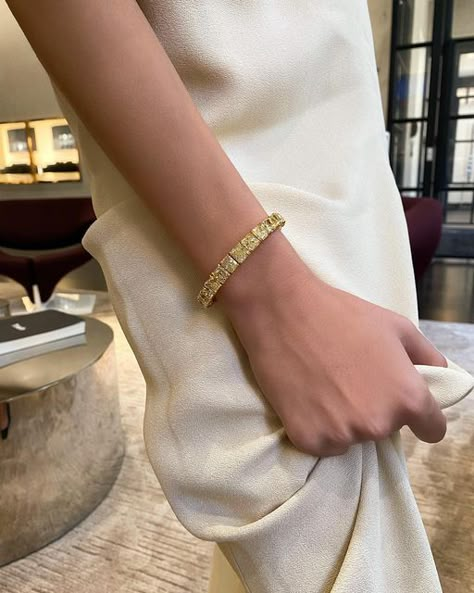 Material Good on Instagram: "Sunday Spotlight: A signed Harry Winston graduating fancy yellow radiant diamond tennis bracelet ✨" June Aesthetic, Jasmine Tookes, Classy Jewelry, Radiant Diamond, Tennis Bracelet Diamond, Girly Jewelry, Future Life, Jewelry Inspo, Tennis Bracelet