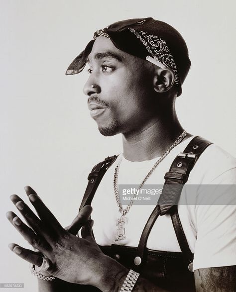 Tupac Shakur Hip Hop Look, Look Hip Hop, Tupac Photos, 2pac Videos, Tupac Makaveli, The Slim Shady, Tupac Art, Tupac Wallpaper, Tupac Pictures