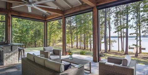 15  Charming Southern Style Screened Porch Ideas To Love All Season Southern Style Home, Modern Lake House, Lake House Plans, Farmhouse Porch, Lake Cottage, Lake Cabins, River House, Jackson Hole, Screened In Porch