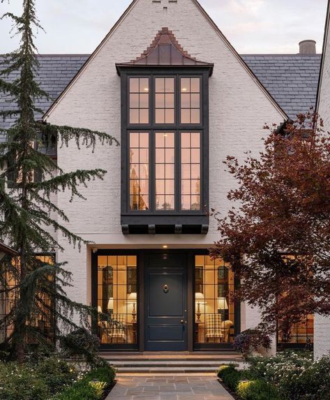 Tudor Exterior, Tudor House Exterior, Modern Tudor, English Manor Houses, Gorgeous Houses, Exterior Inspiration, Tudor House, Tudor Style, White Brick