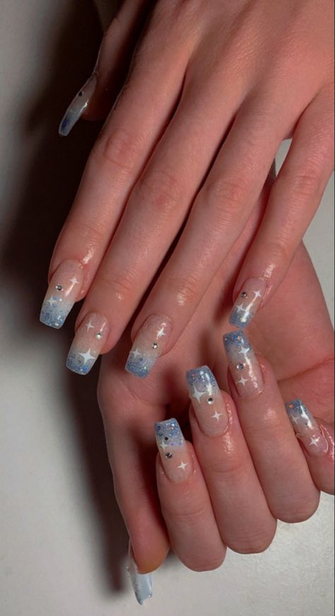 Ombre Nails With Stars, Sparkle Ombre, March Nails Ideas, Glitter Ombre Nails, Glitter Nail Gel, Nails With Stars, Nude Nail Art, Nails New Year, March Nails