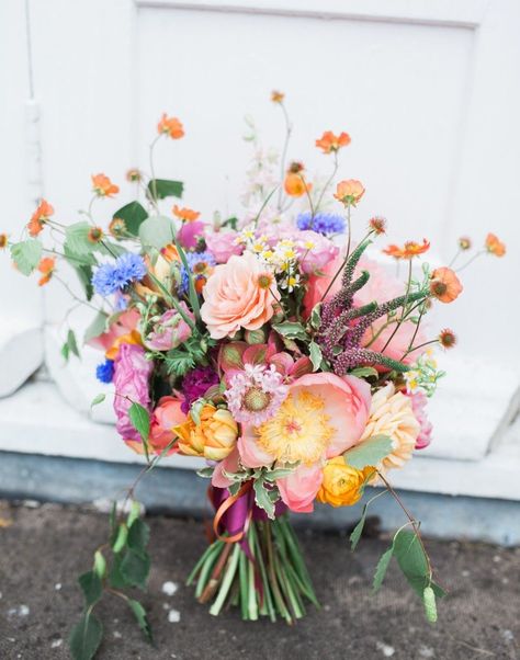 Wildflower Bridal Bouquets, Wildflower Wedding Theme, Colorful Bridal Bouquet, Colorful Wedding Bouquet, Colorful Wedding Flowers, Summer Wedding Bouquets, Bridal Bouquet Flowers, Spring Wedding Flowers, Bright Wedding