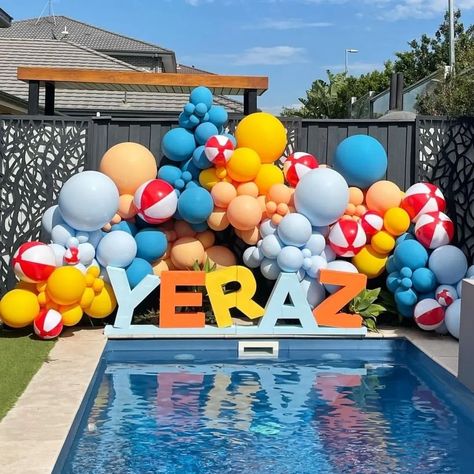 SYDNEY BALLOONS - Michelle | SPLISH SPLASH YERAZ TURNS ONE 💦 Styling + planning @elladee.events Balloons @partysplendour Props @thetreasureroom_ Cake… | Instagram Pool Party Balloon Backdrop, Pool Party For Kids, Boys Pool Party Ideas, Boy Pool Party Themes, Beach Ball Balloon Arch, Beach Ball Party Arch, Splish Splash Birthday Party, Ballon’s In Pool, Beach Backdrop