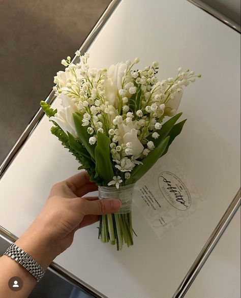 Ji Eun Tak Goblin, Eun Tak Goblin, Lily Of The Valley Bridal Bouquet, Brides Flowers Bouquet, Small Bridal Bouquets, Ji Eun Tak, Small Wedding Bouquets, Simple Wedding Bouquets, Calla Lily Bouquet