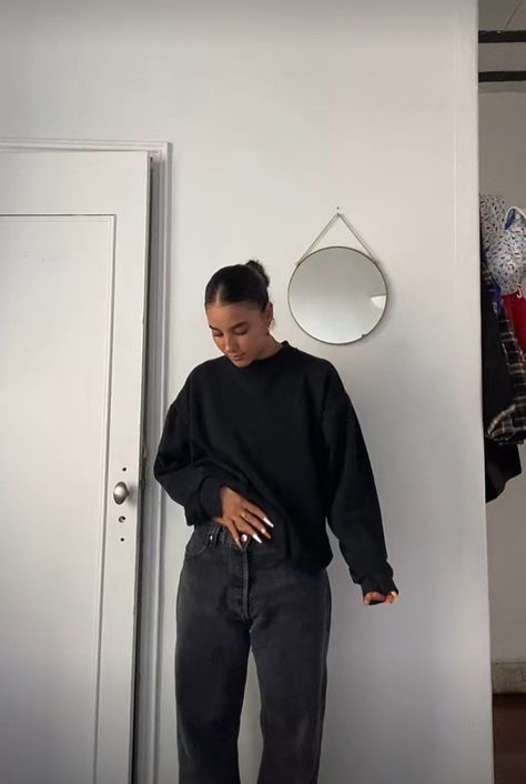 Black Big Hoodies Outfit, All Black Lazy Day Outfit, Oversized Black Sweatshirt Outfit, Black Nike Sweats Outfit, Sky Katz Outfits, Black Sweatshirt Outfit Aesthetic, Black Sweatshirt Outfit Women, Black Turtle Neck Outfit Women, Sweat Outfits For Women