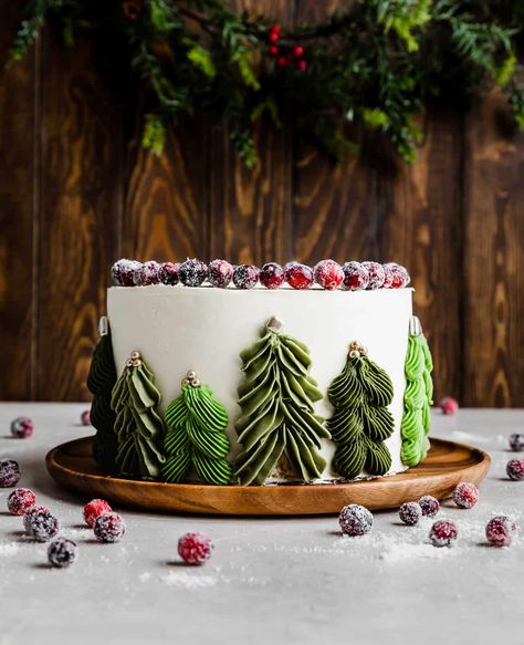 This Orange Cranberry Cake is made with moist orange cake layers, a delicious orange buttercream frosting, a homemade cranberry filling and is topped with a smooth white chocolate ganache. Orange Cranberry Cake, Moist Orange Cake, Cranberry Orange Cake, Orange Buttercream, Cranberry Cake, Chocolate Tree, Orange Cranberry, Cake Christmas, Cake Layers