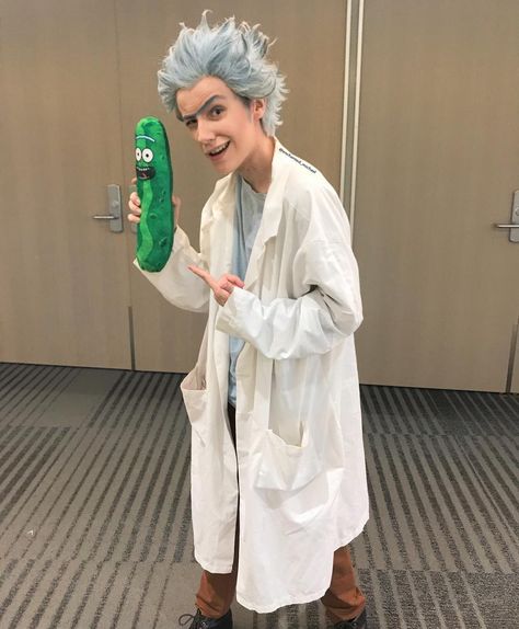 rick sanchez cosplay Rick Sanchez Cosplay, Rick Sanchez Costume, Rick And Morty Costume, Morty Costume, Mummy Cupcakes, Fun Cosplay, Rick Sanchez, Rick Y Morty, Creative Costumes