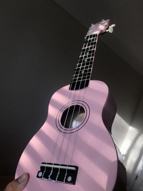 Pink Ukulele Aesthetic, Aesthetic Instruments, Arte Do Ukulele, Ukulele Aesthetic, Easy Mermaid Drawing, Pink Ukulele, Pink Grunge Aesthetic, Instrument Art, Ukulele Art