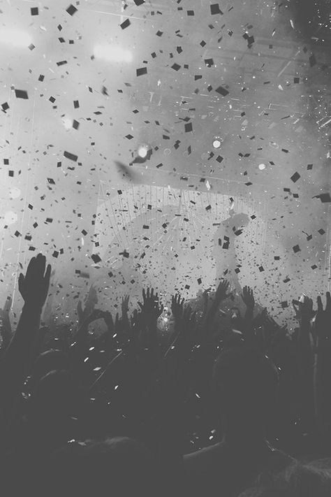 Concerts are wonderful places idontbelieveinmagic.tumblr.com Black And White Aesthetic, Festival Vibes, Laura Lee, Pics Art, White Aesthetic, Summer Festival, Black Aesthetic, Wonderful Places, Black And White Photography