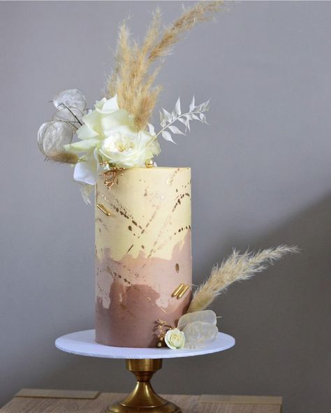 Nude Color Cake, Pregnancy Cake, 18th Birthday Cake Designs, Background Cake, Pregnant Cake, Cake Structure, Pastry Chocolate, Lavender Cake, Birthday Cake Decorating Ideas