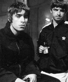 Gallaghers Liam Oasis, Wonderwall Oasis, Oasis Album, Oasis Music, Liam Gallagher Oasis, Oasis Band, Liam And Noel, Kim Gordon, Mtv Unplugged