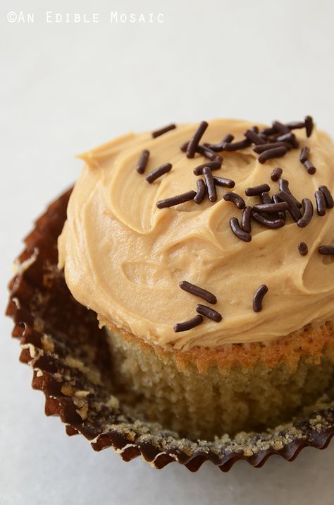 Vanilla Bean Guinness Cupcakes with Salted Coffee Caramel Buttercream {Small-Batch} #baking #stpatricksday #stpaddysday Guinness Cupcakes, Salted Caramel Buttercream, Salted Caramel Coffee, Boozy Cupcakes, Coffee Caramel, Coffee Buttercream, Caramel Buttercream, Caramel Coffee, Buttercream Recipe