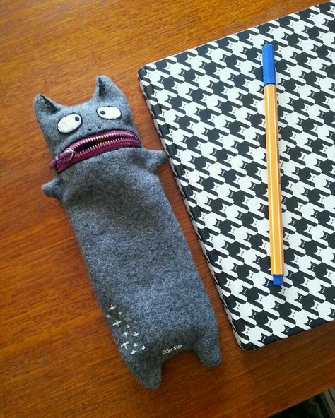 Shark Pencil Case, Diy Sy, Idee Cricut, Cute Sewing Projects, Textile Bag, Unique Kids, Cute Little Things, Pencil Bags, Pencil Pouch