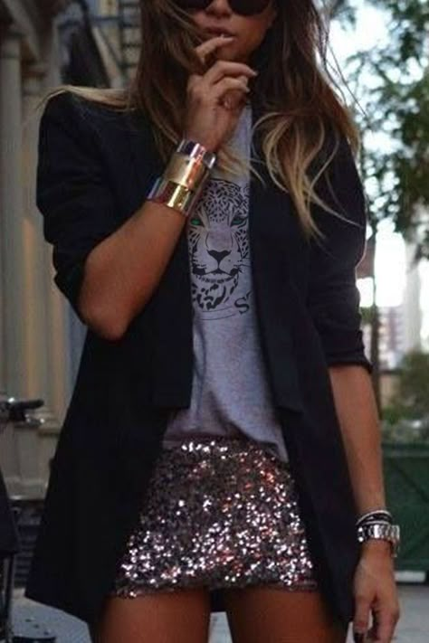 Birthday Outfit Ideas For Women, Sparkle Shorts, Glitter Shorts, Birthday Outfit For Women, Birthday Outfit Ideas, New Street Style, Sequin Outfit, Fashion Friday, Kendall Jenner Outfits