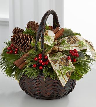 Basket of greens Natal Country, Christmas Photograph, Christmas Centers, Christmas Basket, Christmas Flower Arrangements, Christmas Floral Arrangements, Christmas Centerpieces Diy, Christmas Baskets, Christmas Greenery