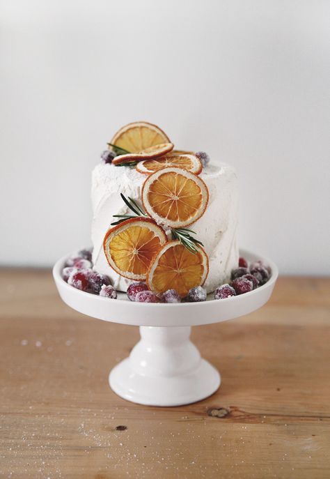 3 easy ways to decorate a store bought cake for Christmas! With rosemary trees, sugared cranberries and dried orange slices! #christmas #desserts #cakehacks Dried Orange Cake, Decorate A Store Bought Cake, Dried Orange Slices Christmas, Orange Slices Christmas, Orange Christmas Cake, Orange Cake Decoration, Orange Layer Cake, Christmas Cake Ideas, Cake For Christmas