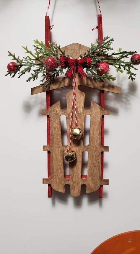 Small Christmas Sled Decorating Ideas, Dollar Tree Wooden Sleds, Dollar Tree Sled Ornament, Dollar Tree Sled, Sled Craft, Sleigh Ornaments, Christmas Sleighs, Christmas Bazaar Ideas, Dt Crafts