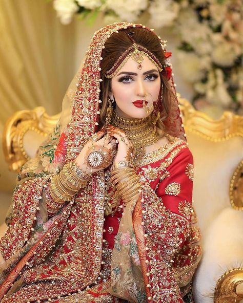 Brides / Dulhan from pakistan and india mostly on their barat day / wedding day leave to her husband's home. On barat wearing red & gold traditionally. #Barat #Red #Wedding #pakistan #india #Dulhaanddulhan #dulhan Pose Pengantin, शादी की तस्वीरें, Pakistani Bridal Makeup, Indian Wedding Bride, Red Bridal Dress, Bridal Makeup Images, Indian Bridal Photos, Bridal Makeover, Belle Silhouette