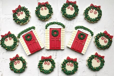 Christmas Door and Wreath Cookies 1 Dozen - Etsy Decorated Wreath Cookies, Christmas Wreath Cookies Royal Icing, Baking Sugar Cookies, Christmas Wreath Cookies, Vanilla Bean Sugar, Christmas Decorated Cookies, Cookie Royal Icing, Wreath Cookies, Decorated Wreaths