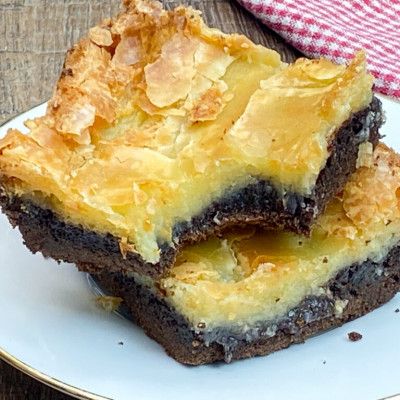 Easy Chocolate Chess Cake (Chocolate Chess Squares) Chocolate Chess Squares, Chess Cake Recipe, Chess Bars, Chess Cake, Chess Squares, Easy Bar Recipes, Lemon Bars Easy, Nursing Cake, Gooey Butter Cake