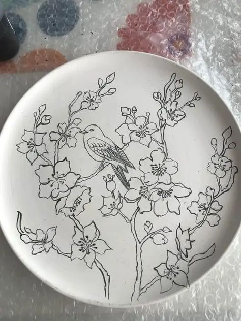 Creative Painting Ideas, Ceramic Plates Art, Pottery Painting Ideas, Painting Pottery, Painted Ceramic Plates, Diy Pottery Painting, Painted Pots Diy, Pottery Painting Designs, Soyut Sanat Tabloları