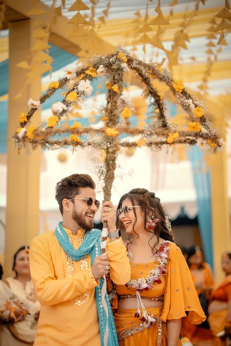 Haldi Entry For Bride And Groom, Haldi Entry Ideas For Groom, Haldi Decoration Ideas For Groom, Haldi Entry Ideas For Bride And Groom, Haldi Ceremony Entry, Haldi Entry Ideas, Groom Entry Ideas Indian Wedding, Budget Indian Wedding, Haldi Stills