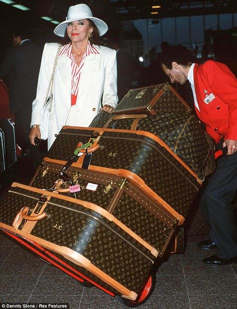 Back in the day: Collins at Heathrow airport in London in 1989 with an enormous array of luxury monogrammed Louis Vuitton luggage Τσάντες Louis Vuitton, Sac Louis Vuitton, Louis Vuitton Trunk, Stylish Luggage, Louis Vuitton Luggage, Louis Vuitton Travel, Best Carry On Luggage, Joan Collins, Celebrity Travel