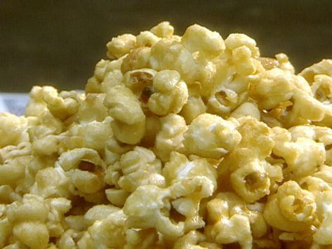 Praline Popcorn, Praline Crunch, Caramel Corn Recipe, Crispix Cereal, Toffee Popcorn, Caramel Corn Recipes, Popcorn Treats, Paula Deen Recipes, Popcorn Kernels