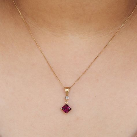 . #rhodolitegarnet #diamondnecklace . #Simple_Chain_Pendant_Designs_Gold #Simple_Lockets_For_Gold_Chain #Gold_Pendant_Designs_Modern #Chain_Pendant_Designs_Gold Pendant Ideas Gold, Chain Pendant Designs Gold, Gold Pendant Designs Modern, Gold Chain With Diamond Pendant, Pendent Designs Gold, Pendents Gold, Gold Pendent Designs, Simple Pendant Design, Pendent Set Gold