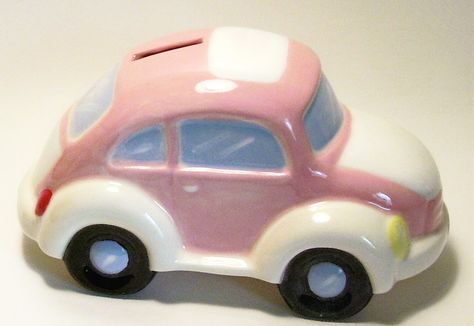 Car bank Clay Bank Ideas, Ceramic Piggy Bank Ideas, Piggy Bank Aesthetic, Homemade Piggy Banks, Clay Projects Kids, Clay Car, Ceramic Crafts, Ceramic Piggy Bank, Ceramic Car