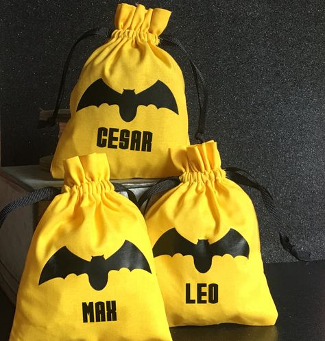 Small Favor Goodie Bag - Party Favor Drawstring Cotton Pouch - Bat, Super Hero,  Batman Batman Treats, Batman Goodie Bags Ideas, Batman Birthday Snack Ideas, Superhero Gift Bags, Batman Party Favors, Girl Birthday Party Favors, Lego Themed Party, Batman Theme, Boy Party Favors