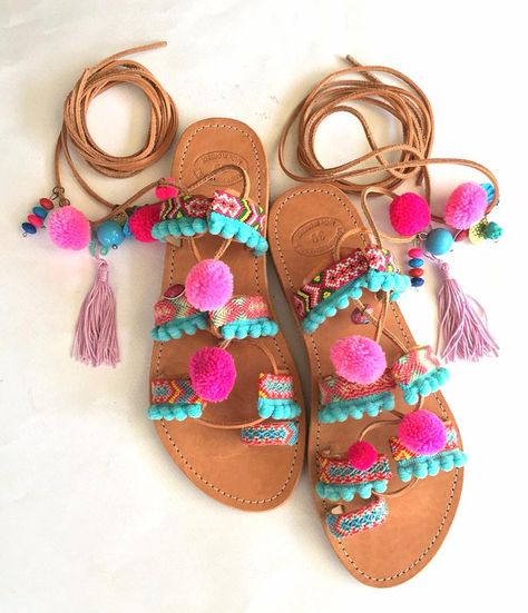 Turquoise Sandals, Shoe Refashion, Sandals Greek, Pom Pom Sandals, Look Boho Chic, Diy Sandals, Tassel Sandals, Tie Up Sandals, Roman Sandals