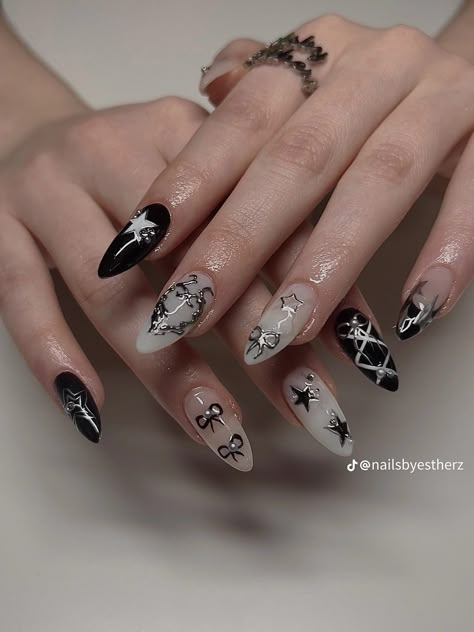 Acubi Nails Black, Black Nails Chinese, Black Korean Gel Nails, Gothic Nail Aesthetic, Xiaohongshu Nails Black, Concert Nails, Retro Nails, Grunge Nails, Pretty Gel Nails