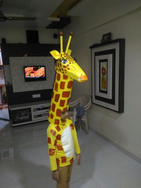 Diy giraffe fancy dress Giraffe Fancy Dress Kids, Giraffe Fancy Dress, Agrasen Jayanti, Mad Hatter Fancy Dress, Wild Things Costume, Baby Giraffe Costume, Diy Giraffe, Giraffe Outfit, Giraffe Dress