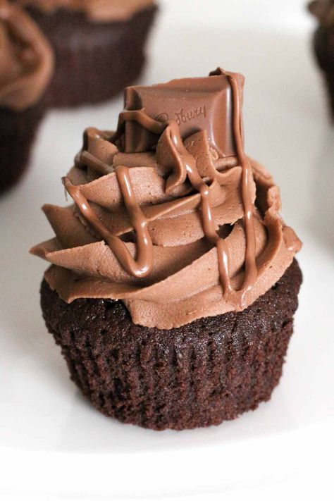 Cadbury Dairy Milk Cupcakes - EatCookBake | Quick And Easy Dessert Recipes Best Easy Cupcake Recipe, Fluffy Chocolate Cupcakes, Milk Cupcakes, Quick And Easy Dessert Recipes, Homemade Chocolate Cupcakes, Easy Vanilla Cupcakes, Milk Dessert, Afternoon Tea Recipes, Easy Cupcake Recipes