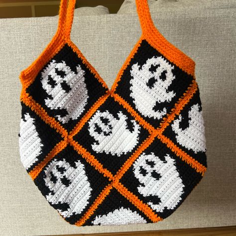 Scream Crochet Grid, Crochet Trick Or Treat Bag Pattern, Fall Crochet Bag, Crochet Market Items, Halloween Crochet Bag, Crochet Halloween Bag, Crochet Satchel Bag, Gothic Crochet, Spooky Crochet