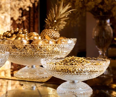 Baccarat Crystal, Crystal Bowl, Crystal Bowls, Bar Ideas, Different Kinds, Crystal Art, Macaroons, Baccarat, Art Of Living