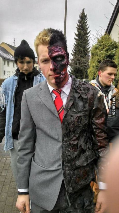 To the 15-year-old guy from Bangladesh: This is my version of Two Face. I'm 21 Two Face Costume, Batman Costumes, Two Face, Halloween Men, Mens Halloween Costumes, Fantasias Halloween, Family Halloween Costumes, Creative Halloween Costumes, Halloween 2017