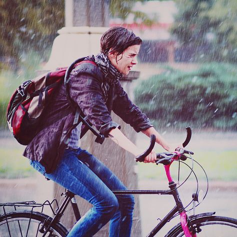 ... Rain Cycle, Walk In The Rain, Rain And Thunderstorms, Rain Photo, Caught Out, Urban Bike, Love Rain, Rain Umbrella, Singing In The Rain