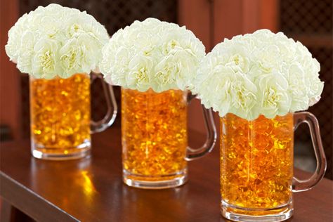 Beer mug flowers are a great decoration for St. Patrick's Day. These are easy to make, and the best part is the glass mug is reusable. Beer Themed Birthday Party, Beer Centerpieces, Beer Flower, Simple Centerpieces Diy, Beer Birthday Party, Super Bowl Decorations, Father's Day Activities, Diy Beer, Oktoberfest Party