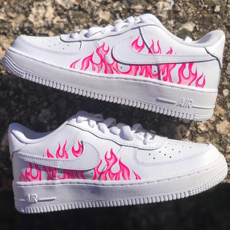 Zapatillas Aesthetic, Sharpie Shoes, Cute Shoes Boots, Air Force One Shoes, Custom Sneakers Diy, Air Nike, Pretty Sneakers, Custom Painted Shoes, Custom Shoes Diy