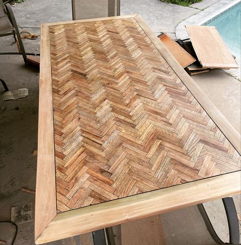 Herringbone DIY dining table Chevron Dining Table Diy, Herringbone Wood Table Top Diy, Herringbone Table Top Diy, Herringbone Furniture, Herringbone Round Table Top Diy, Herringbone Dinner Table, Drinking Table, Diy Dining, Diy Dining Table