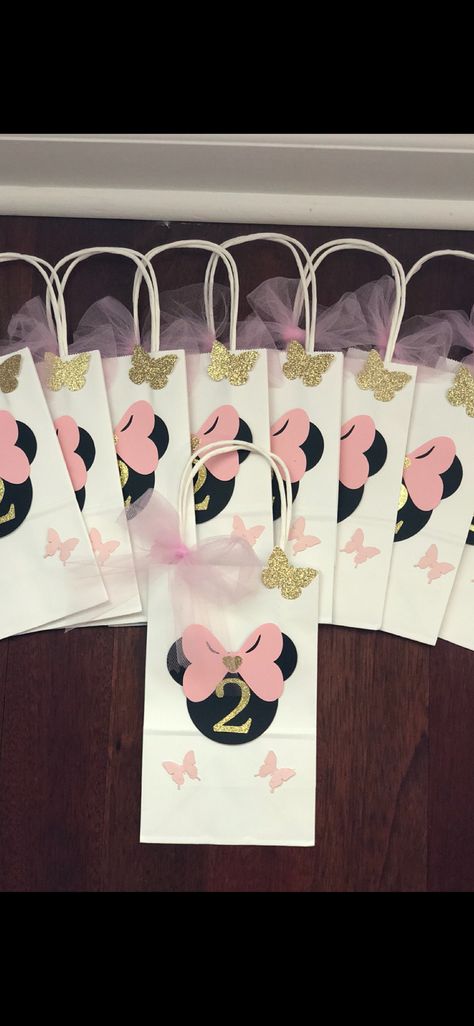 Minnie Mouse Goodie Bag Ideas, Minnie Mouse Goody Bags, Minnie Mouse Treat Bags, Candy Bags Ideas Birthday Girl, Minnie Mouse Candy Bags, Γενέθλια Mickey Mouse, Minnie Mouse Party Favor, Minnie Mouse Birthday Theme, Tattoos Animals