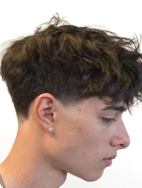 Low Taper Textured Fringe, Hair Cuts For Teen Boys, Sick Hairstyles, Levi Hair, Winter Outfits Old Money, Summer Outfits Old Money, Hair Types Men, Old Money Summer Outfits, Taper Fade Short Hair